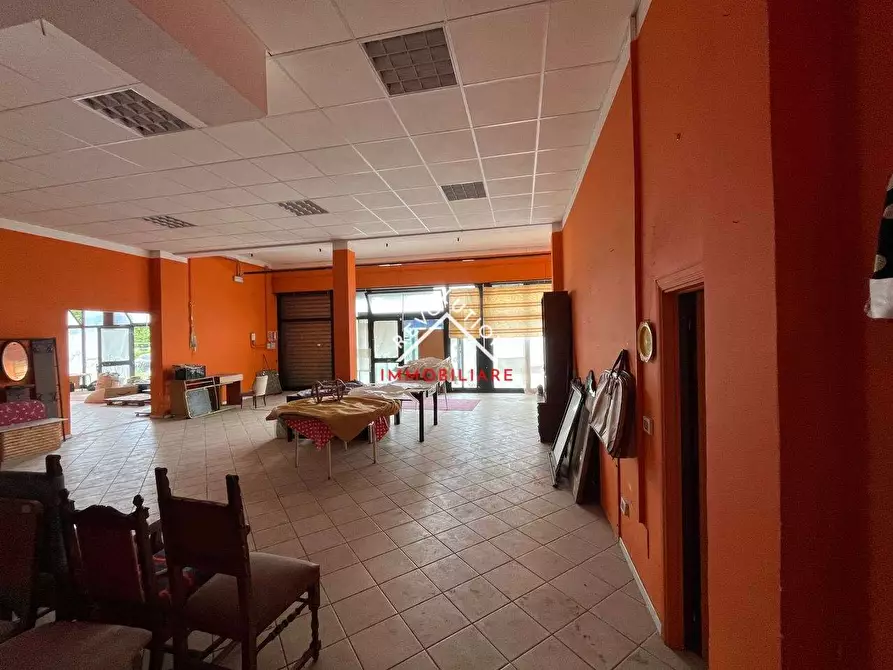 Immagine 7 di Negozio in vendita  in Via Biturgense a Città Di Castello