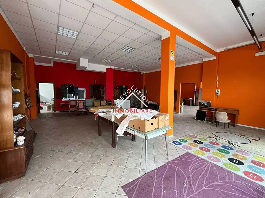 Immagine 3 di Negozio in vendita  in Via Biturgense a Città Di Castello