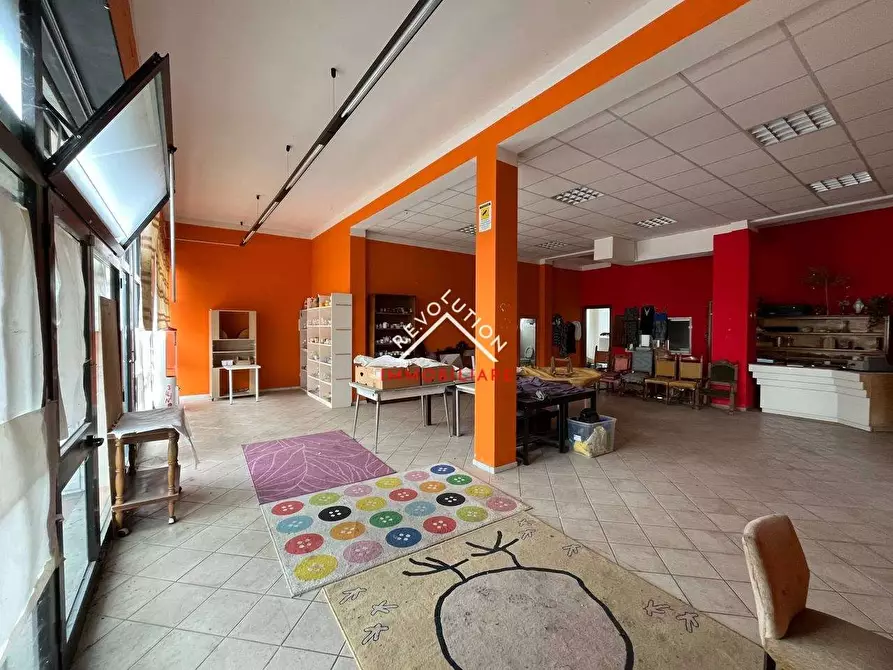 Immagine 1 di Negozio in vendita  in Via Biturgense a Città Di Castello