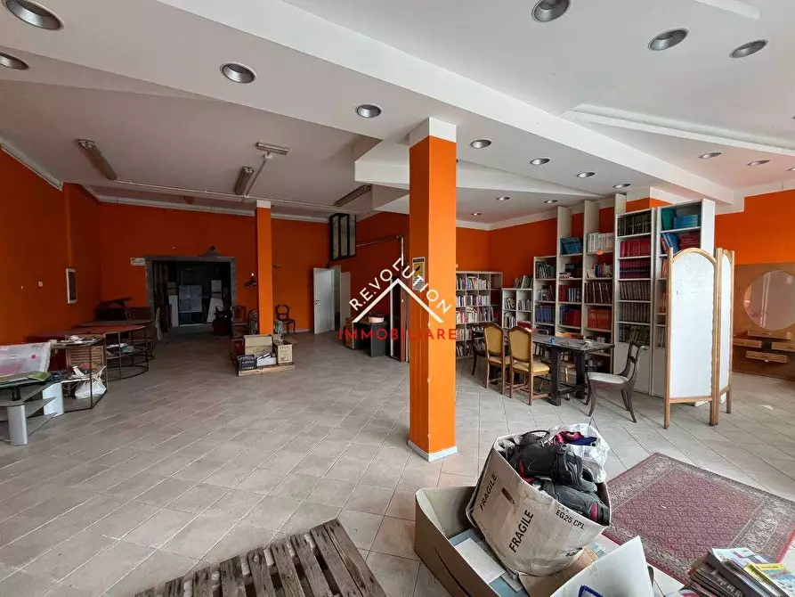 Immagine 9 di Negozio in vendita  in Via Biturgense a Città Di Castello