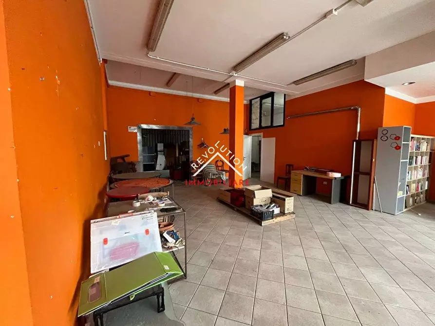 Immagine 11 di Negozio in vendita  in Via Biturgense a Città Di Castello