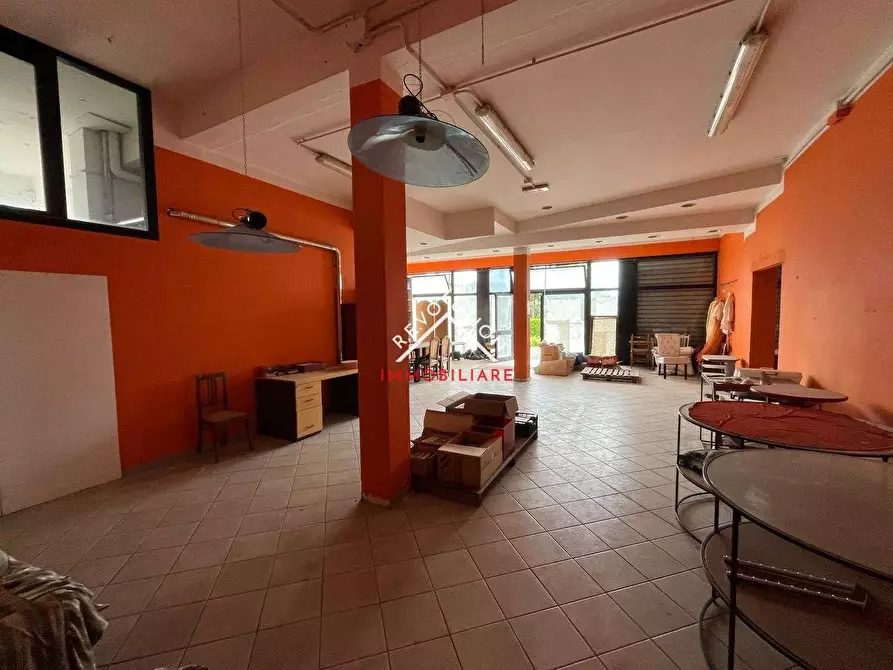 Immagine 15 di Negozio in vendita  in Via Biturgense a Città Di Castello