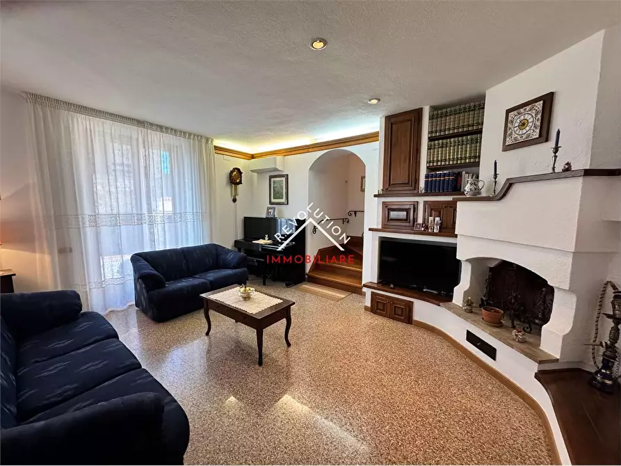 Immagine 2 di Villa in vendita  in Via della Martinella a Passignano Sul Trasimeno