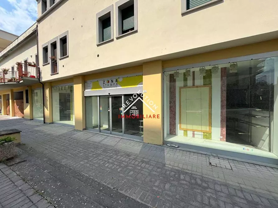 Immagine 1 di Negozio in affitto  in Via Luca Signorelli a Sansepolcro