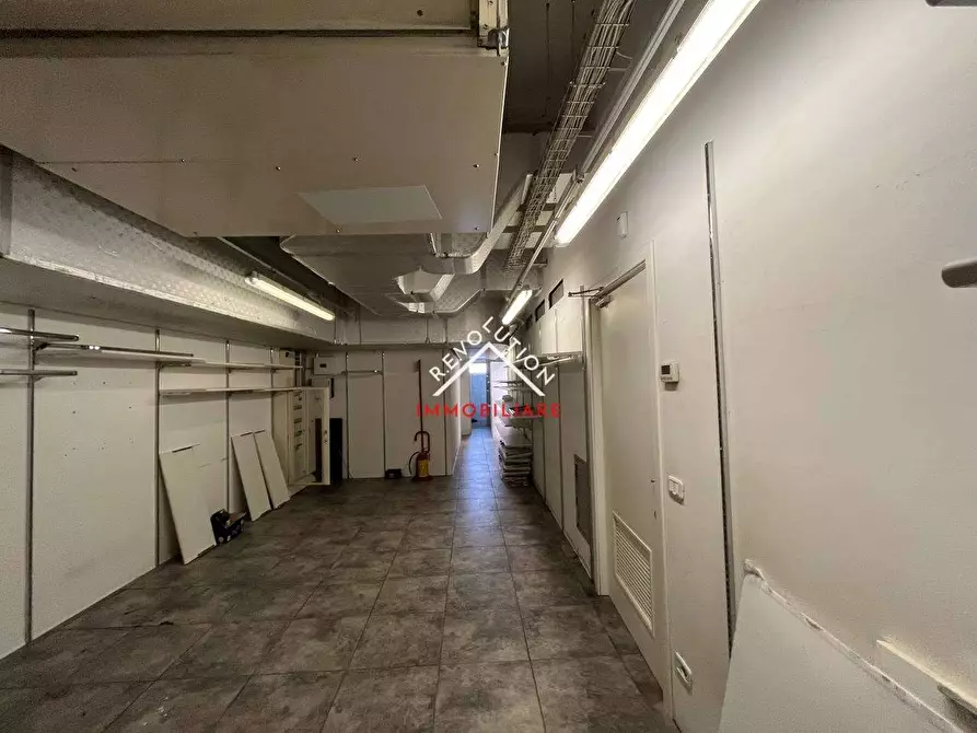 Immagine 19 di Negozio in affitto  in Via Luca Signorelli a Sansepolcro