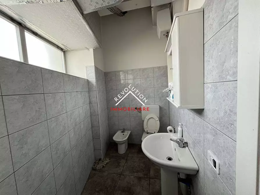 Immagine 24 di Negozio in affitto  in Via Luca Signorelli a Sansepolcro