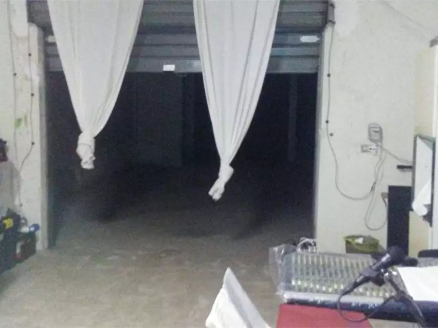 Immagine 1 di Garage in vendita  a Bitonto