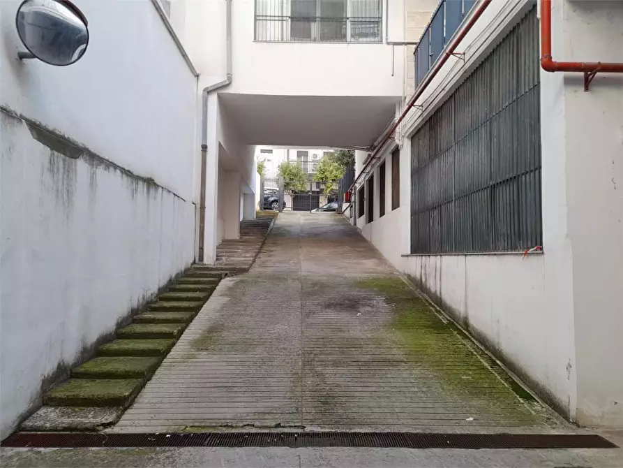 Immagine 2 di Garage in vendita  a Bitonto