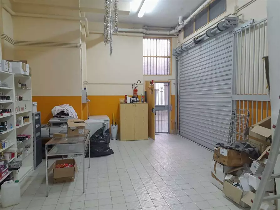 Immagine 5 di Garage in vendita  a Bitonto