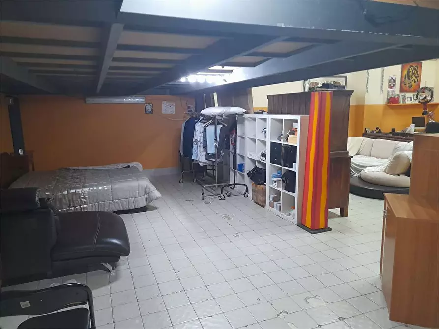 Immagine 7 di Garage in vendita  a Bitonto