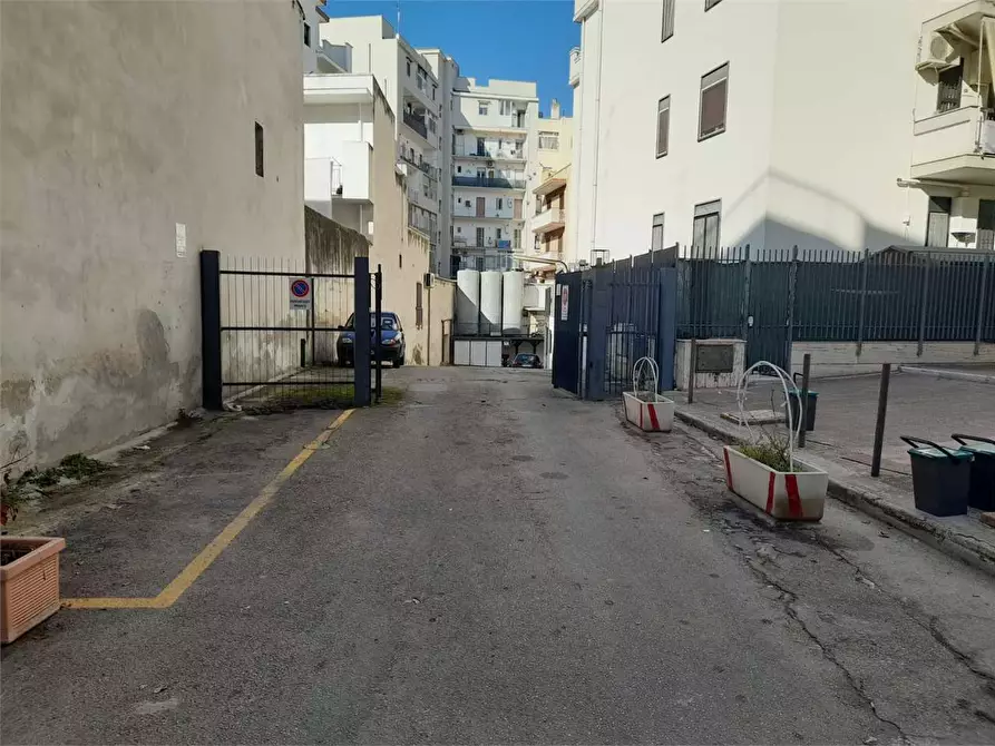 Immagine 10 di Garage in vendita  a Bitonto