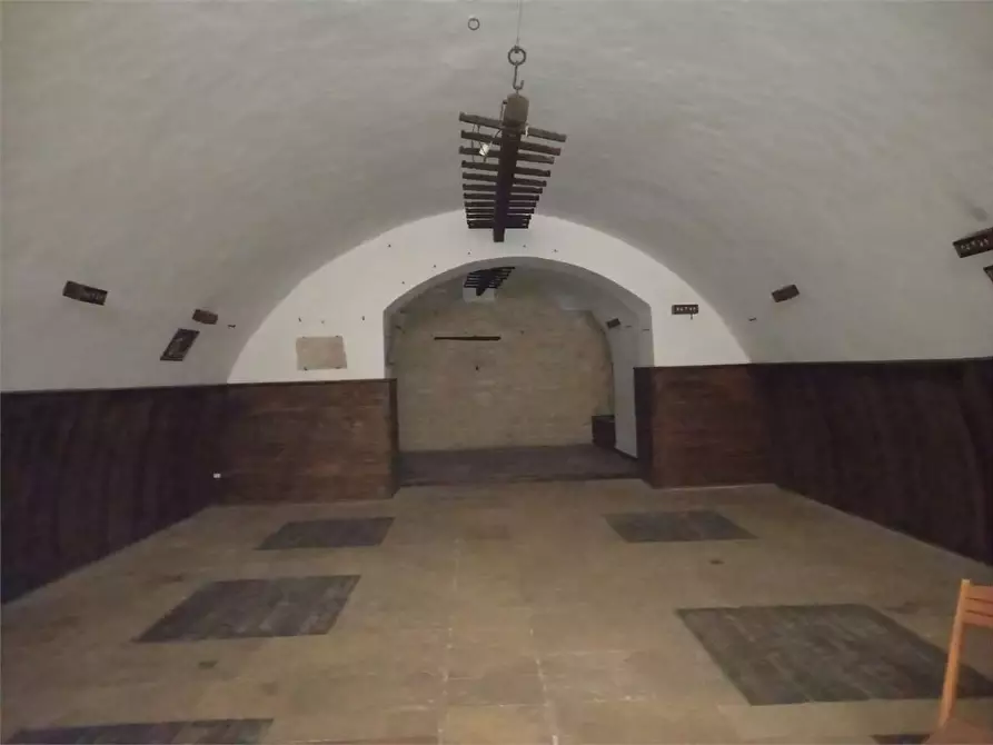 Immagine 22 di Negozio in affitto  a Bitonto