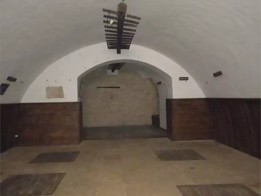 Immagine 23 di Negozio in affitto  a Bitonto