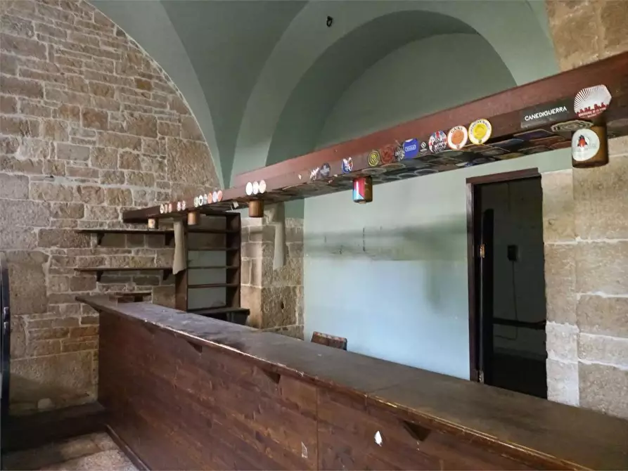 Immagine 25 di Negozio in affitto  a Bitonto