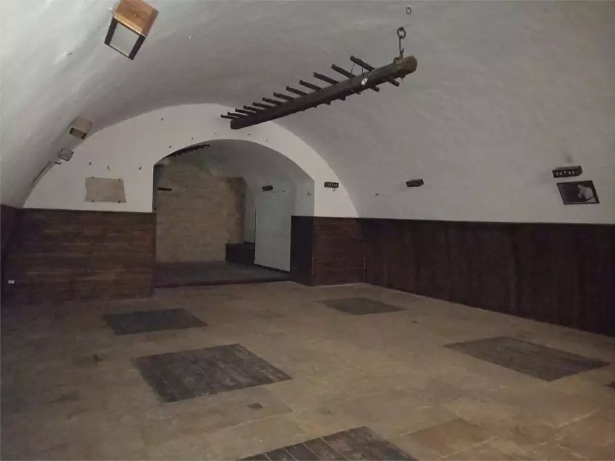 Immagine 27 di Negozio in affitto  a Bitonto