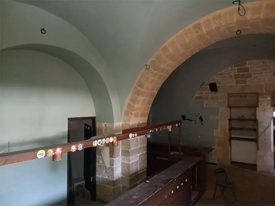 Immagine 28 di Negozio in affitto  a Bitonto