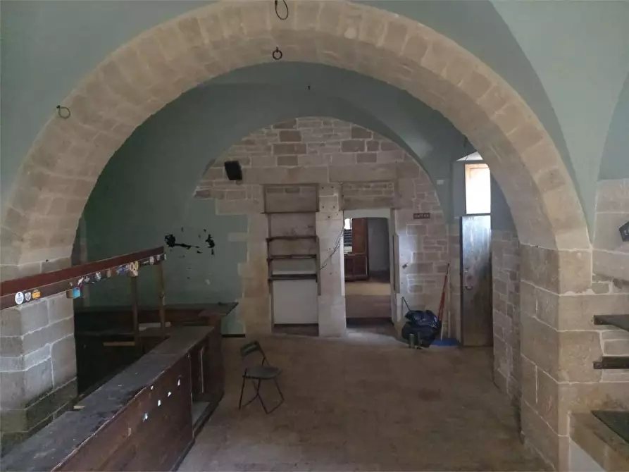 Immagine 29 di Negozio in affitto  a Bitonto