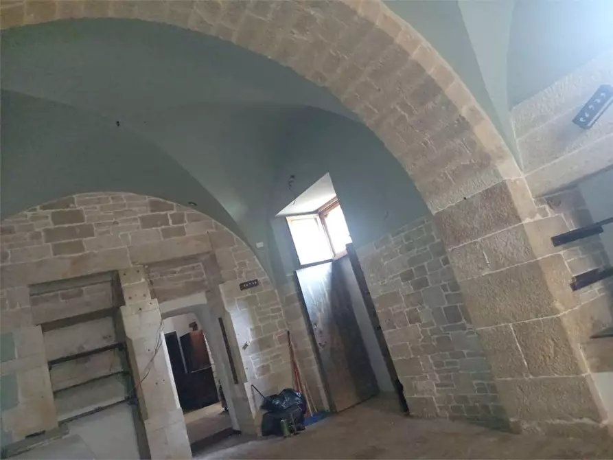 Immagine 30 di Negozio in affitto  a Bitonto