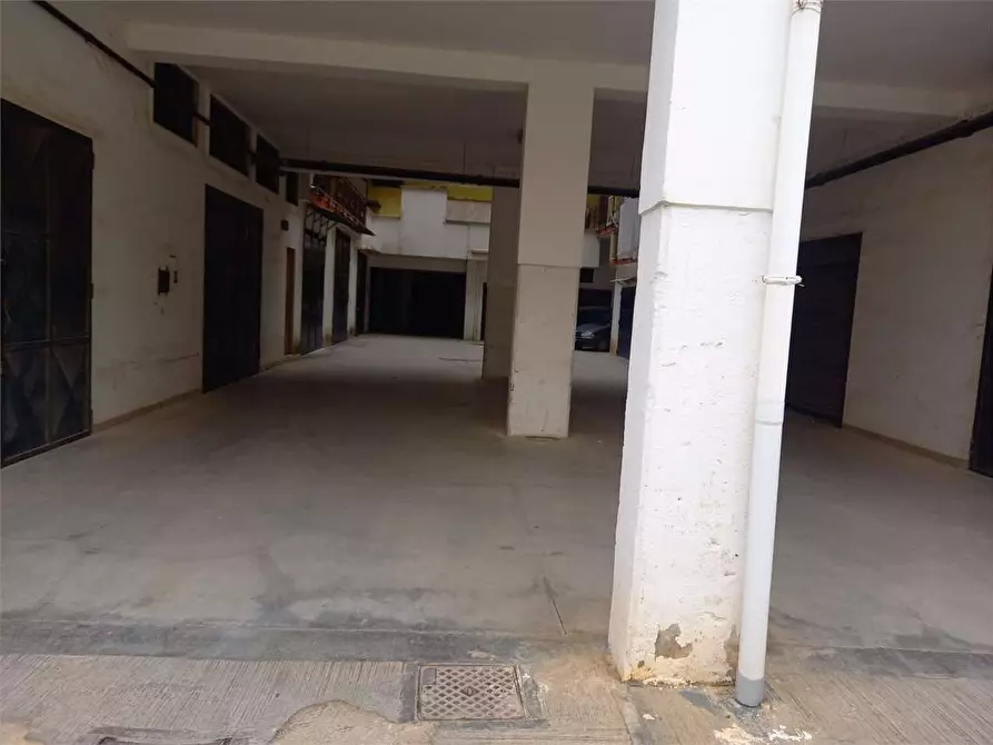 Immagine 3 di Garage in vendita  a Bitonto