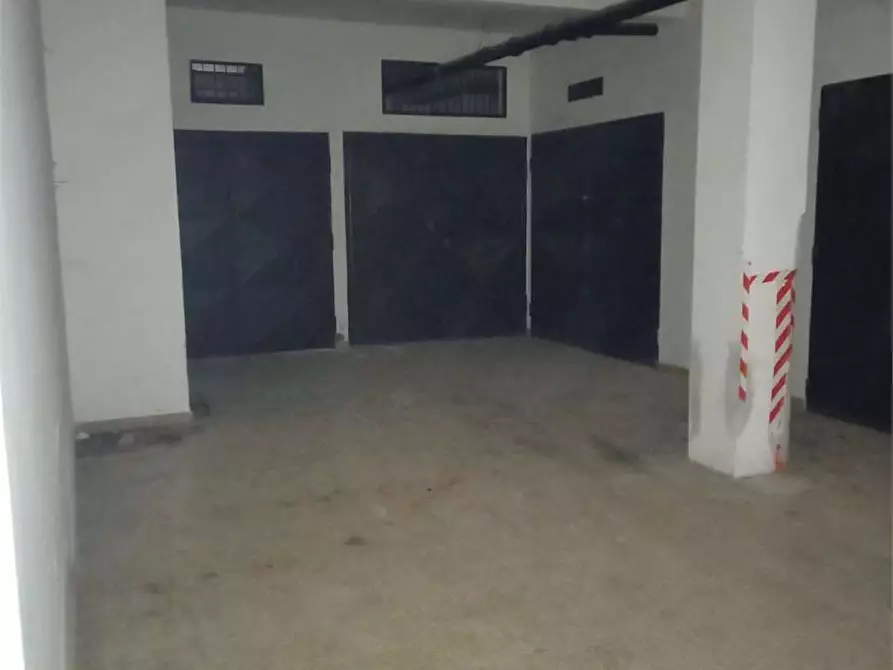 Immagine 5 di Garage in vendita  a Bitonto