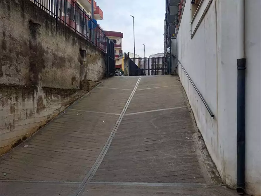 Immagine 7 di Garage in vendita  a Bitonto