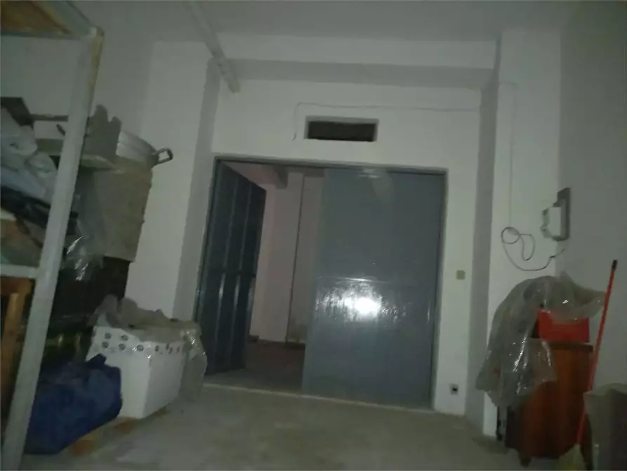 Immagine 8 di Garage in vendita  a Bitonto