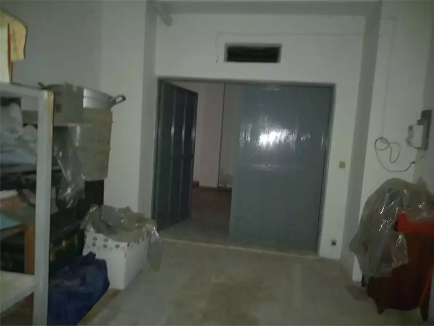 Immagine 10 di Garage in vendita  a Bitonto