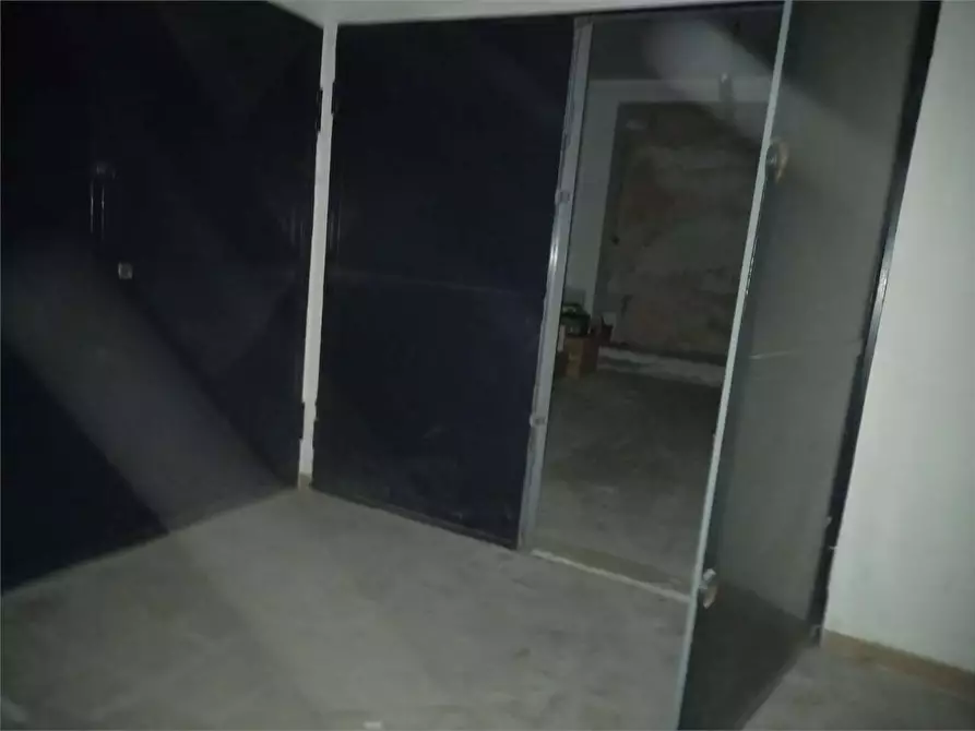 Immagine 11 di Garage in vendita  a Bitonto
