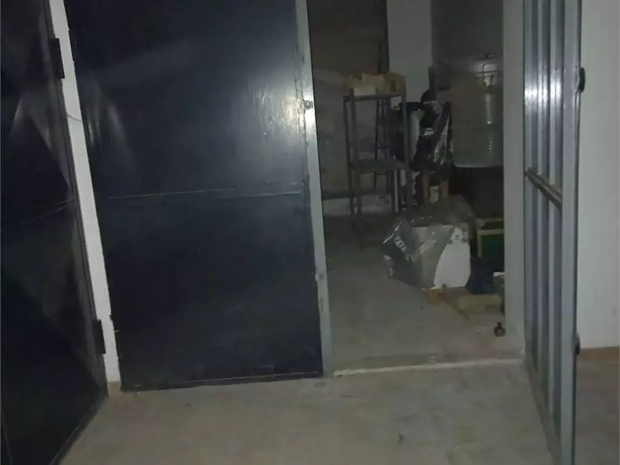 Immagine 12 di Garage in vendita  a Bitonto