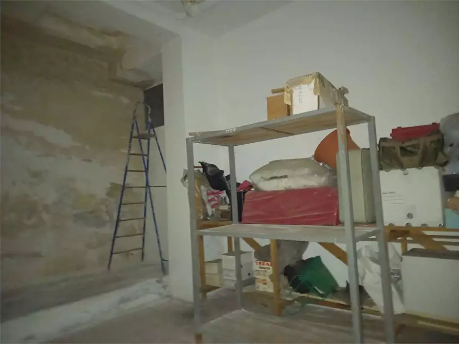 Immagine 13 di Garage in vendita  a Bitonto