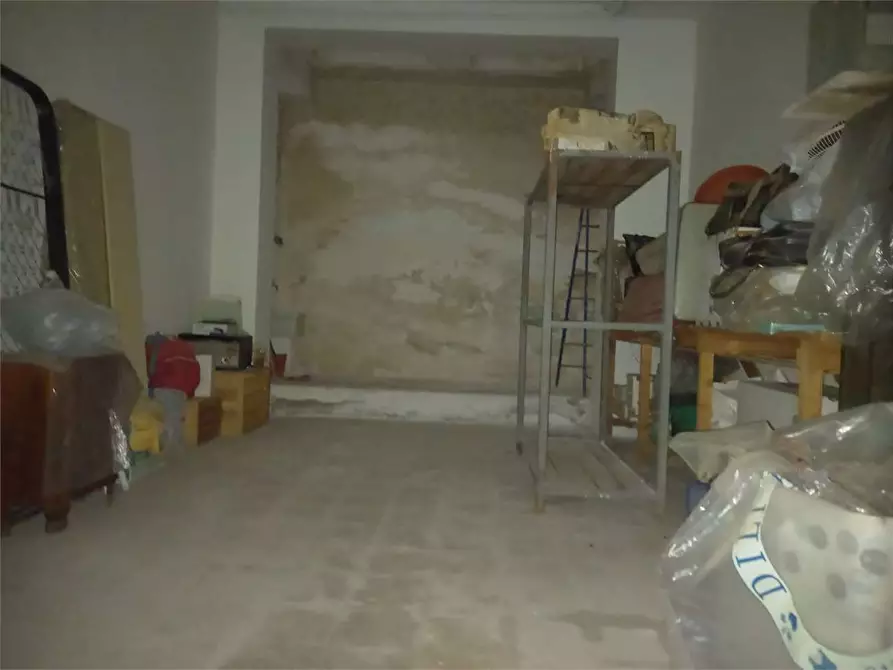 Immagine 16 di Garage in vendita  a Bitonto