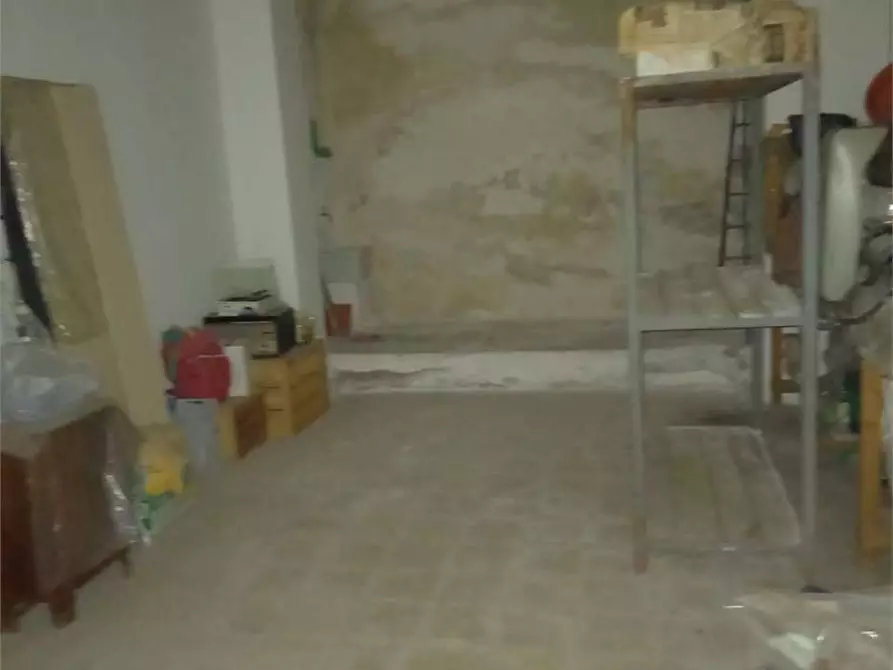 Immagine 17 di Garage in vendita  a Bitonto