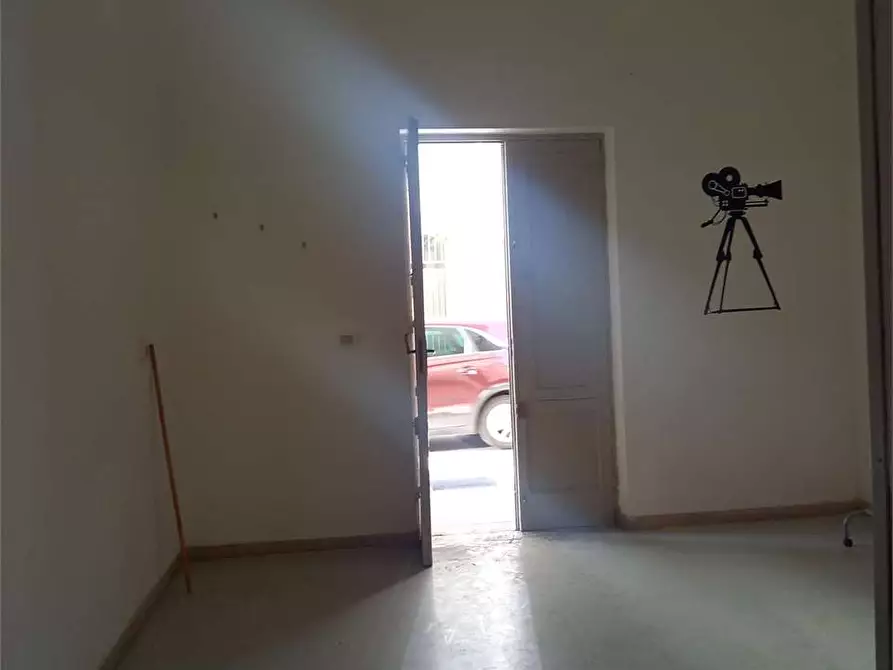 Immagine 8 di Laboratorio in affitto  a Bitonto