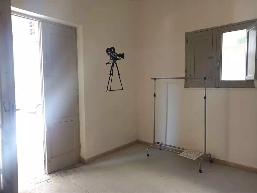 Immagine 9 di Laboratorio in affitto  a Bitonto