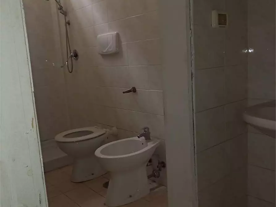 Immagine 11 di Laboratorio in affitto  a Bitonto