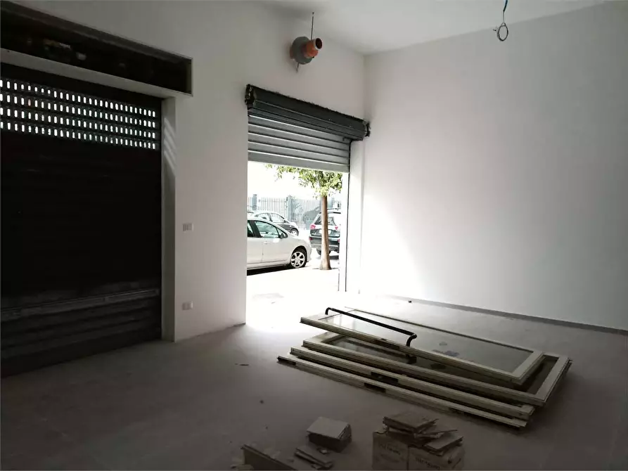 Immagine 21 di Monolocale in affitto  a Bitonto