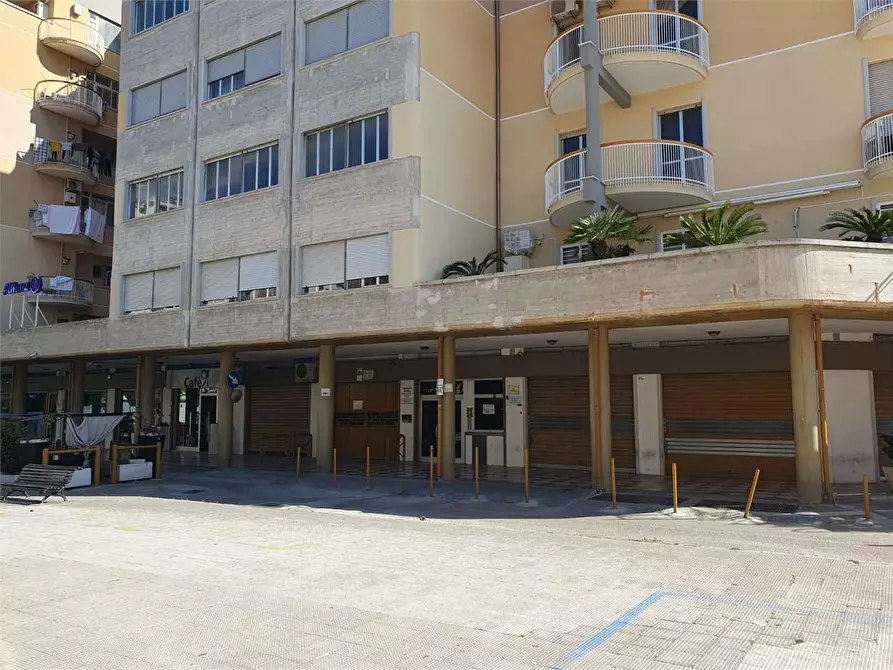 Immagine 4 di Garage in vendita  a Bitonto