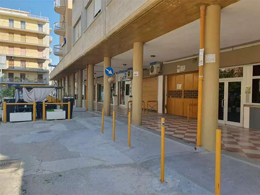 Immagine 5 di Garage in vendita  a Bitonto