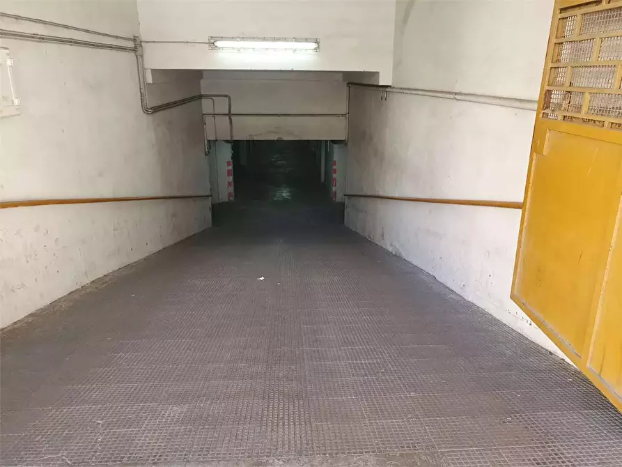 Immagine 6 di Garage in vendita  a Bitonto