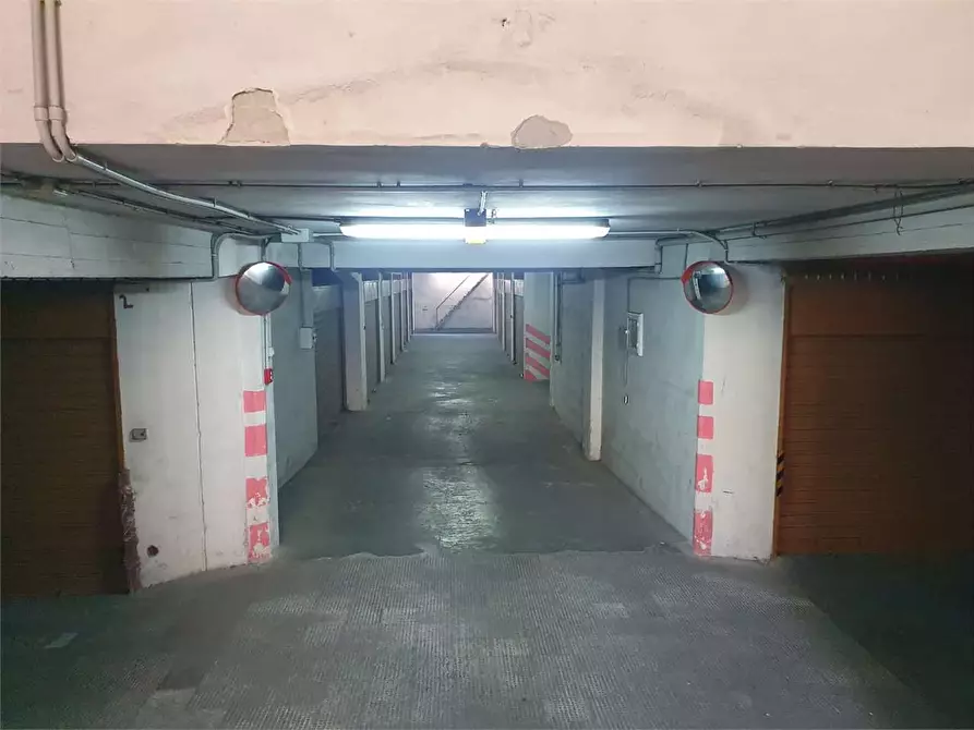 Immagine 7 di Garage in vendita  a Bitonto