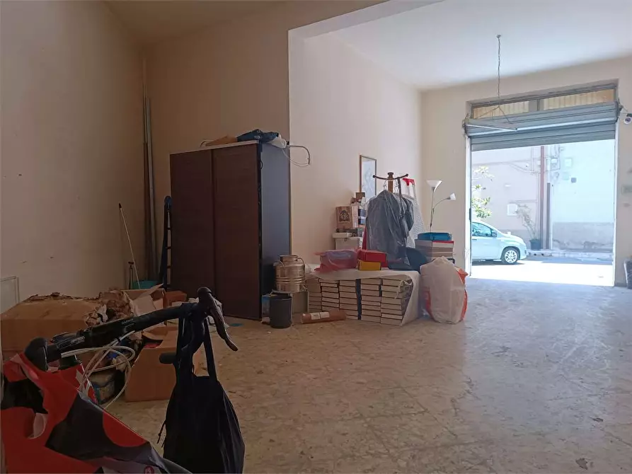 Immagine 1 di Garage in vendita  a Bitonto