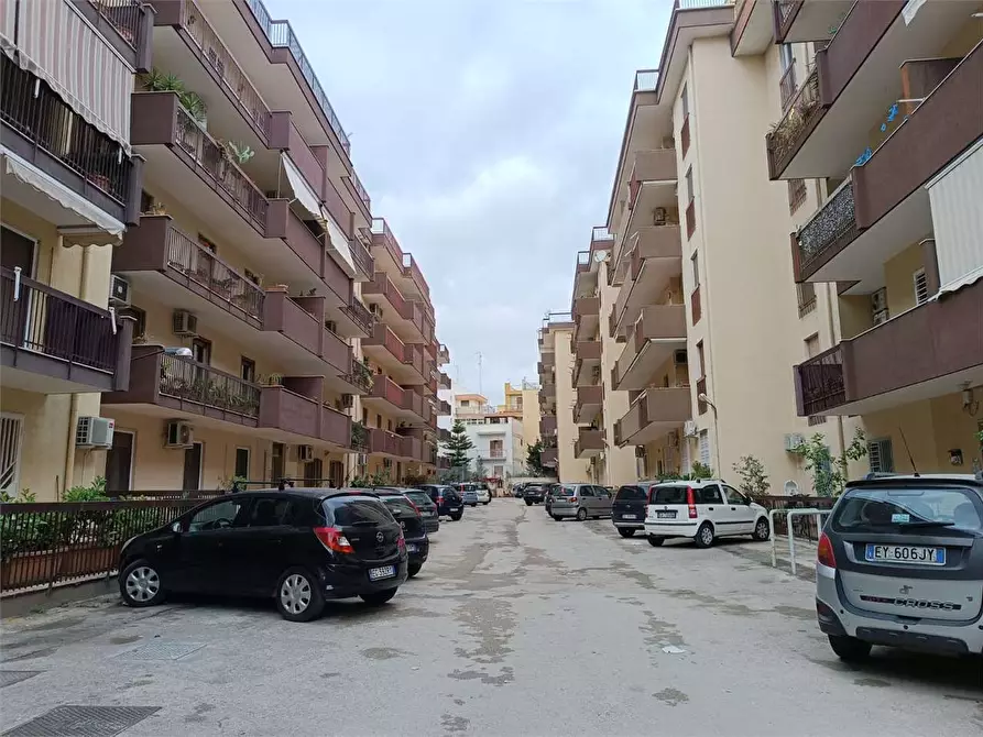 Immagine 1 di Garage in vendita  a Bitonto