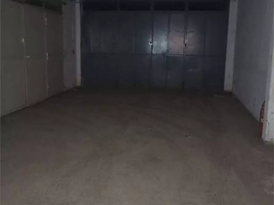 Immagine 3 di Garage in vendita  a Bitonto