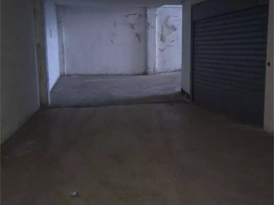 Immagine 4 di Garage in vendita  a Bitonto