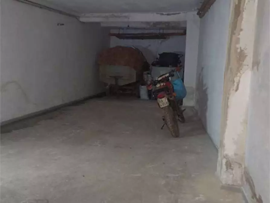 Immagine 6 di Garage in vendita  a Bitonto