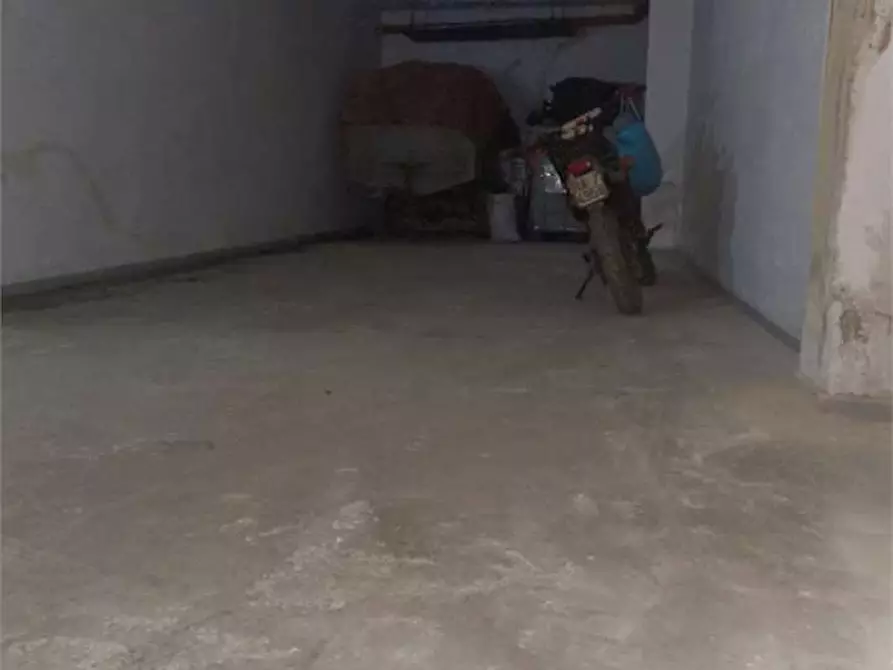 Immagine 7 di Garage in vendita  a Bitonto