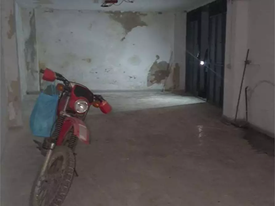Immagine 8 di Garage in vendita  a Bitonto