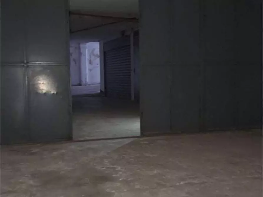 Immagine 10 di Garage in vendita  a Bitonto