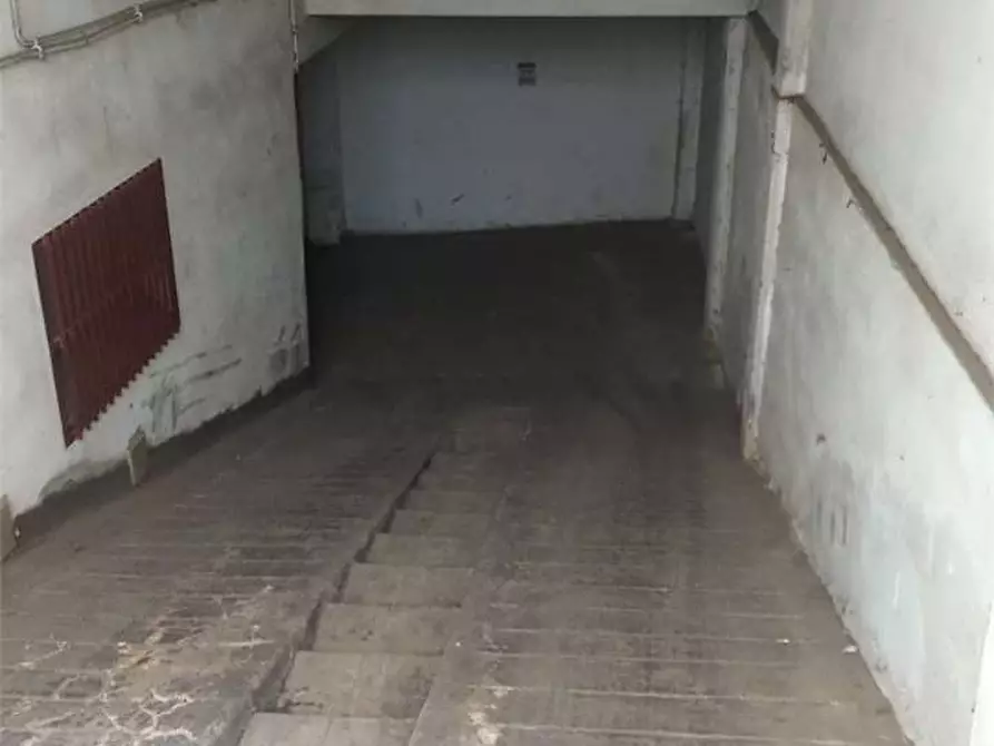 Immagine 1 di Garage in vendita  a Bitonto