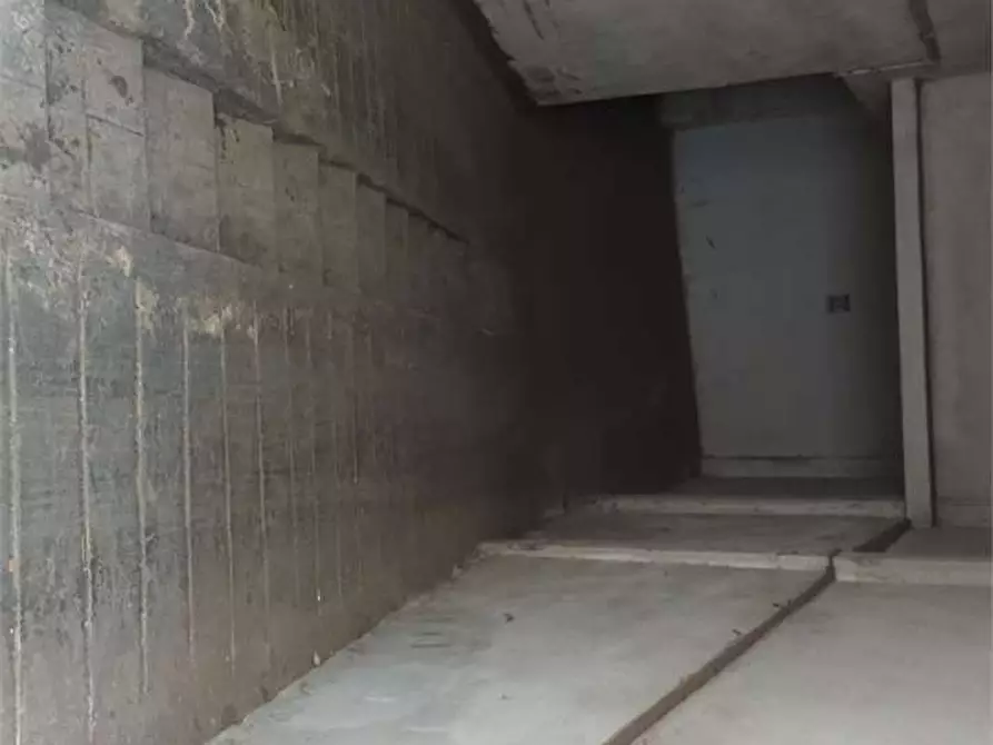 Immagine 12 di Garage in vendita  a Bitonto